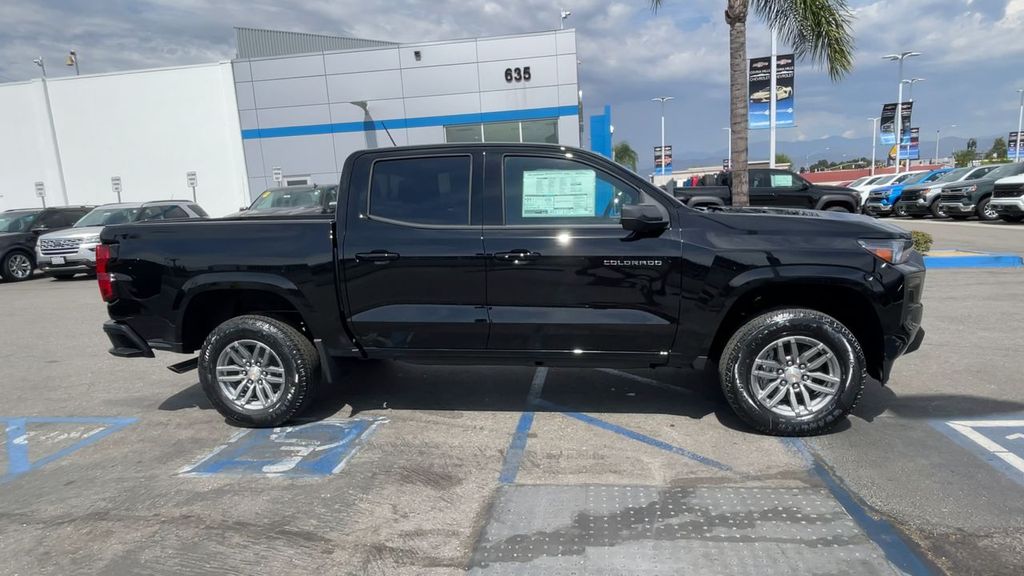 2026 Chevrolet Colorado LT Image 5 of 36