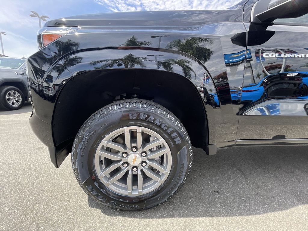 2026 Chevrolet Colorado LT Image 10 of 36