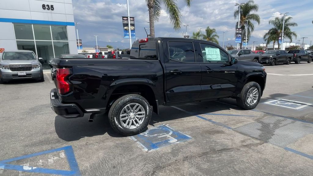 2026 Chevrolet Colorado LT Image 6 of 36