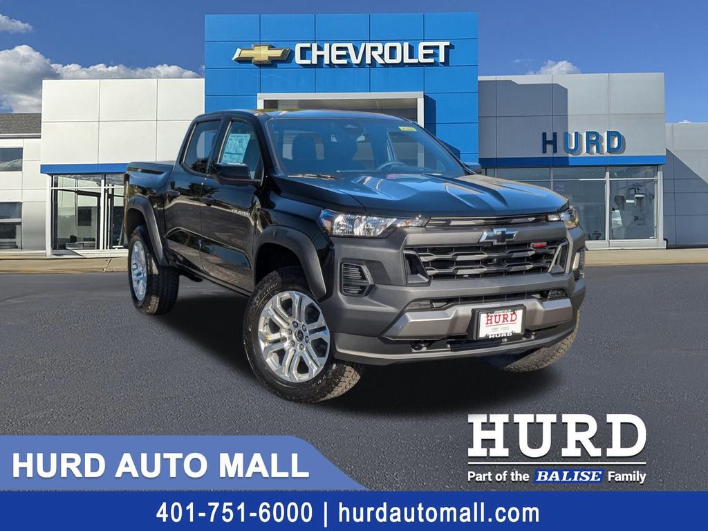 2026 Chevrolet Colorado 4WD Trail Boss Image 3 of 38