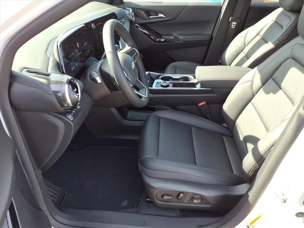 2026 Chevrolet Equinox AWD LT Image 6 of 10