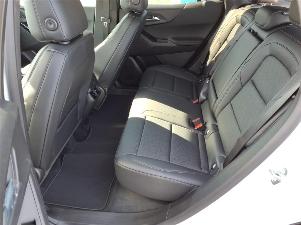 2026 Chevrolet Equinox AWD LT Image 7 of 10