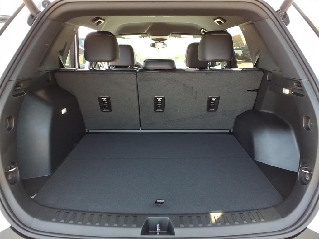 2026 Chevrolet Equinox AWD LT Image 5 of 10