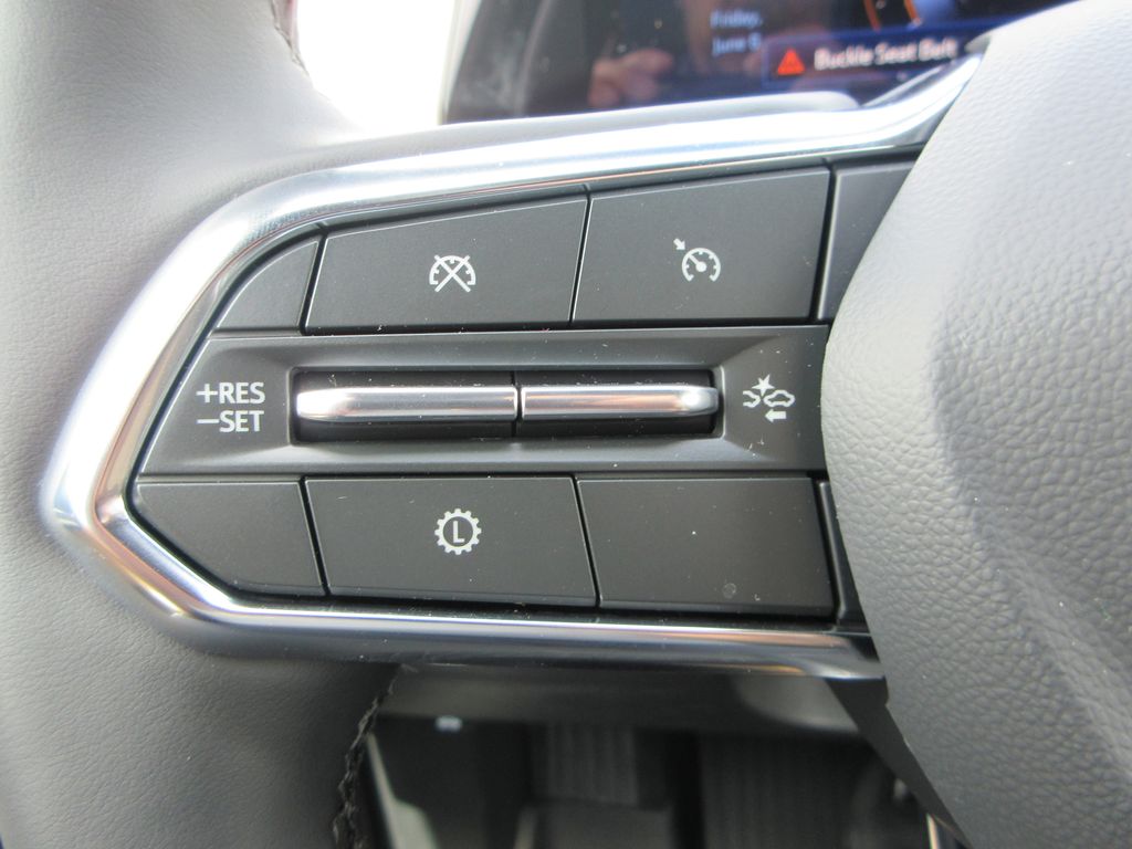 Vehicle image 23 of 32