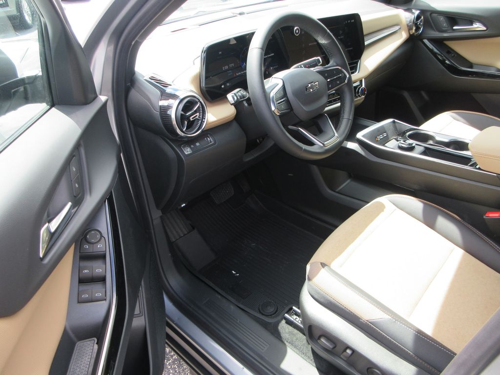 Vehicle image 22 of 32