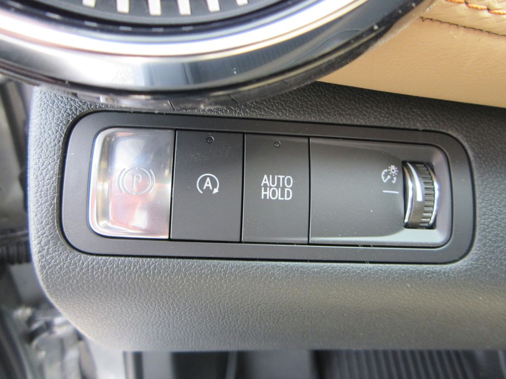 Vehicle image 29 of 32
