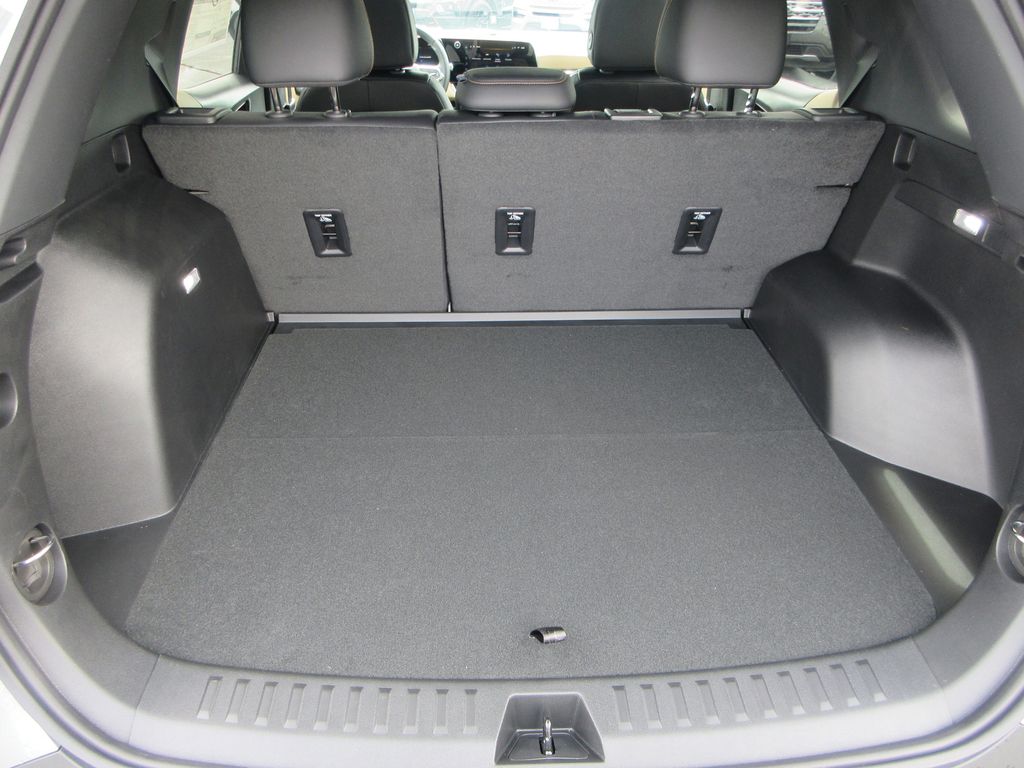 Vehicle image 10 of 32