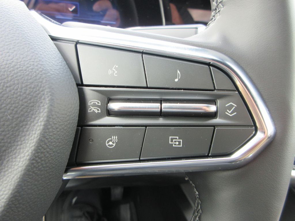 Vehicle image 27 of 32