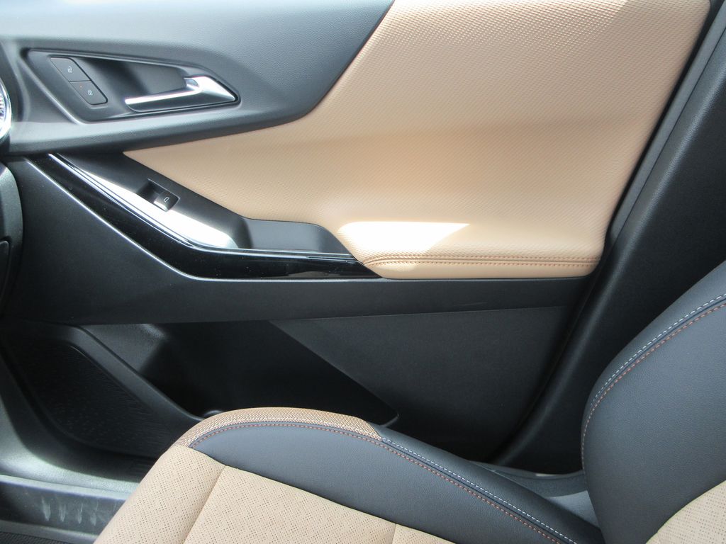 Vehicle image 12 of 32
