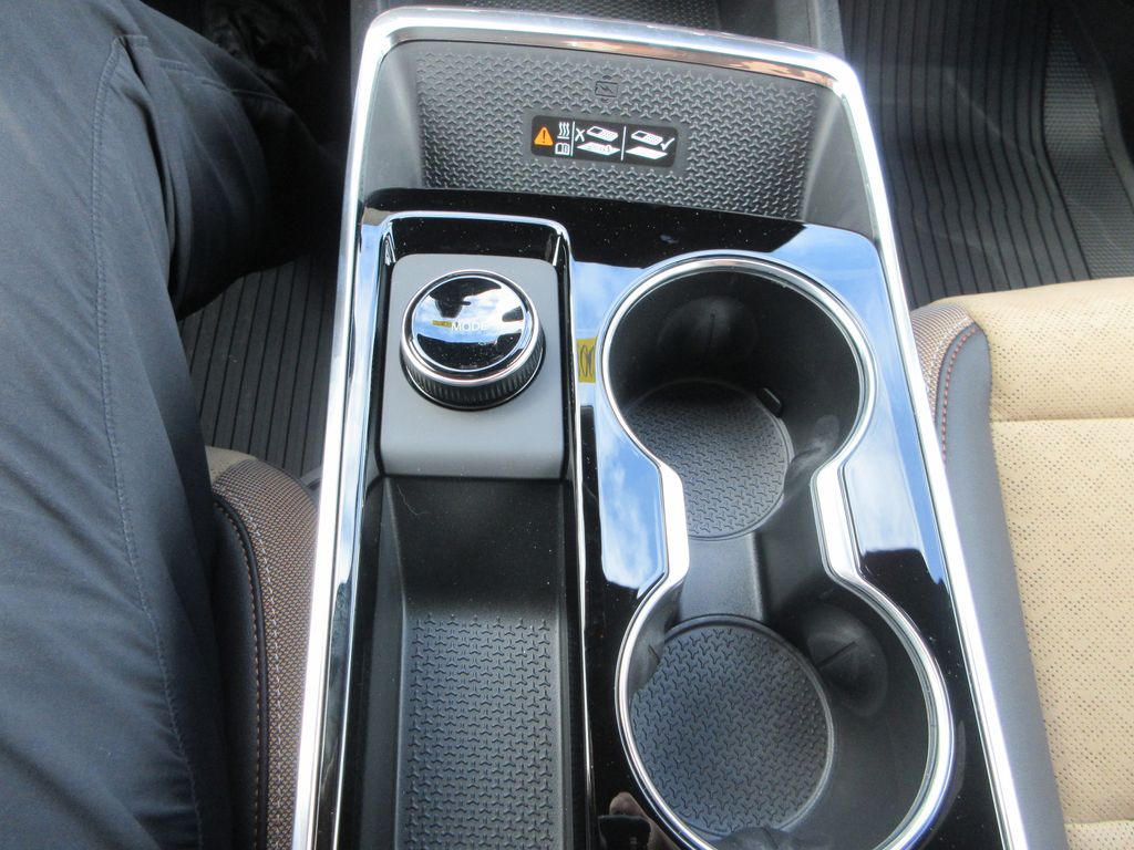 Vehicle image 16 of 32