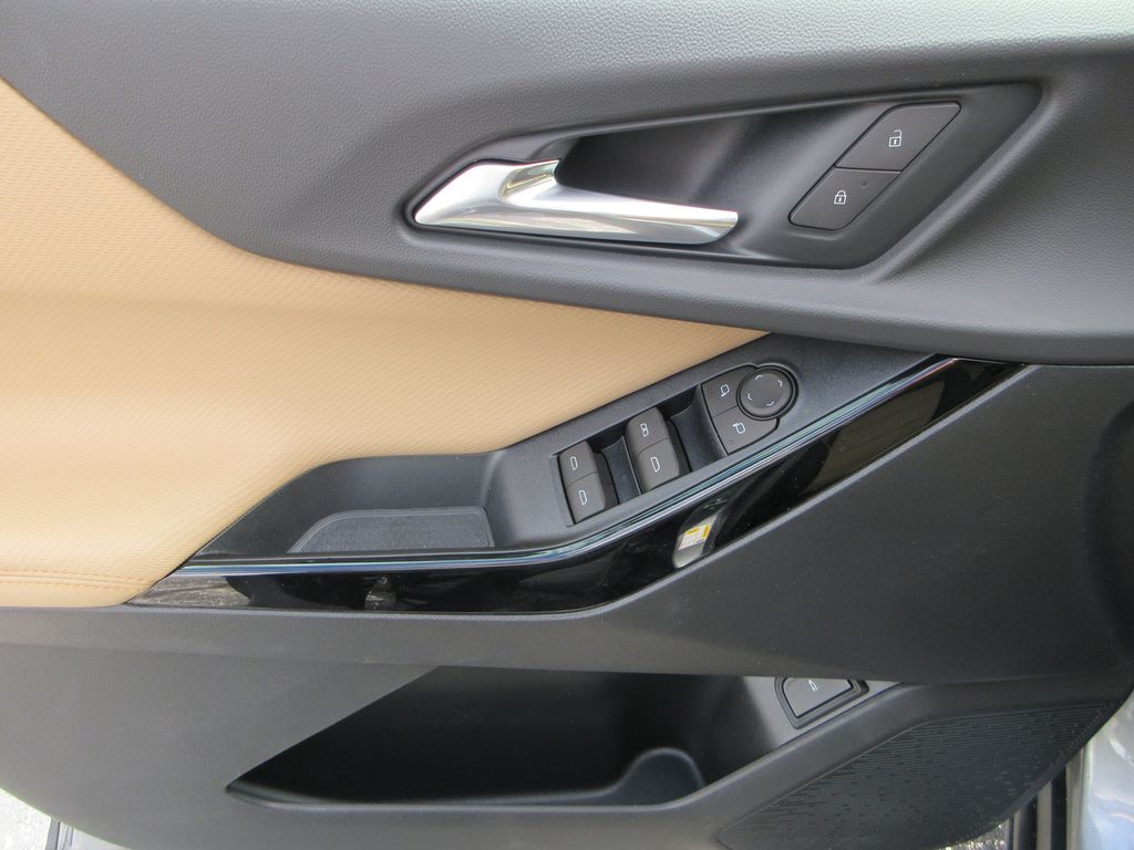 Vehicle image 18 of 32