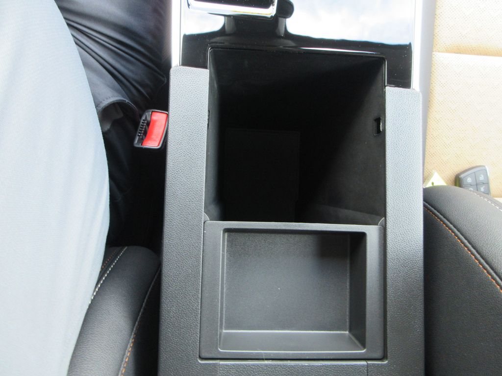 Vehicle image 20 of 32
