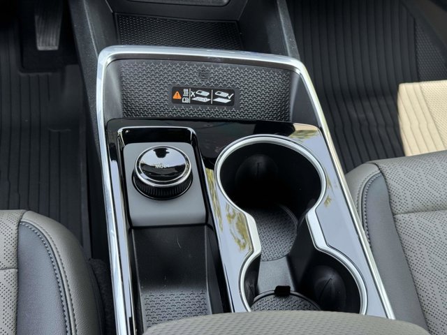 Vehicle image 13 of 26