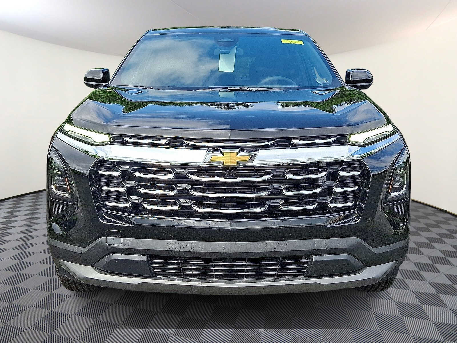 2026 Chevrolet Equinox AWD LT Image 2 of 20