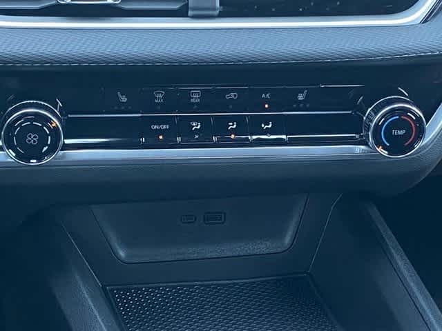 Vehicle image 20 of 21