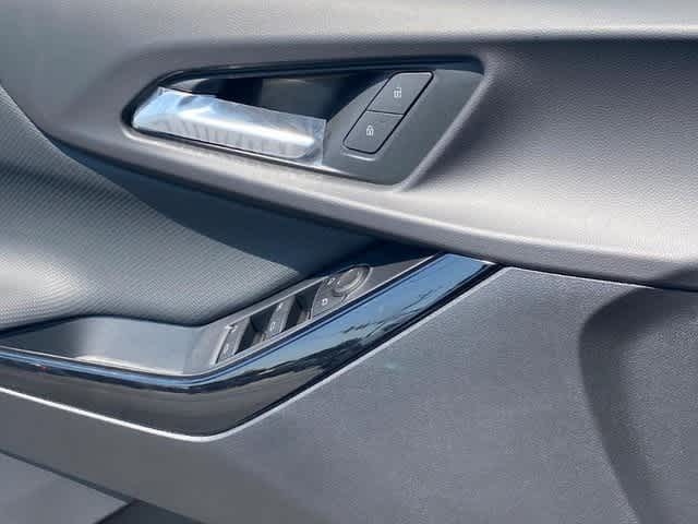 Vehicle image 15 of 21