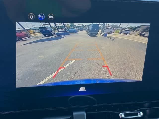 Vehicle image 13 of 21