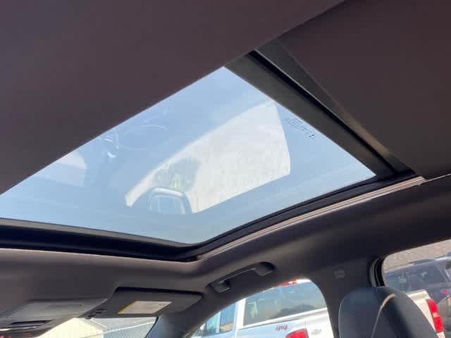 Vehicle image 18 of 22