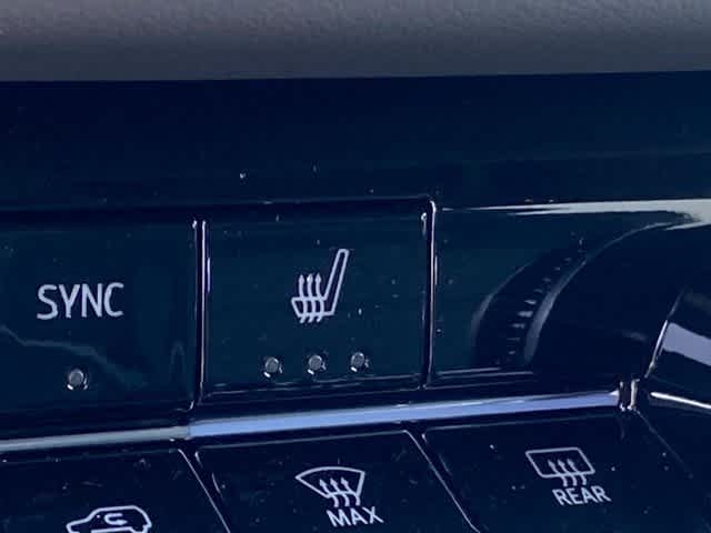 Vehicle image 11 of 22