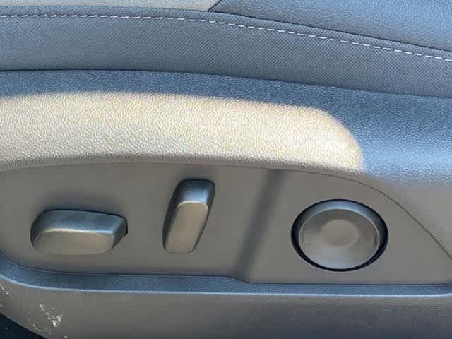 Vehicle image 17 of 22