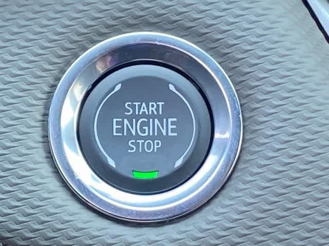 Vehicle image 20 of 22