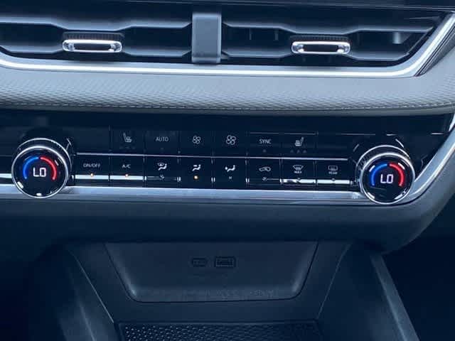 Vehicle image 19 of 22