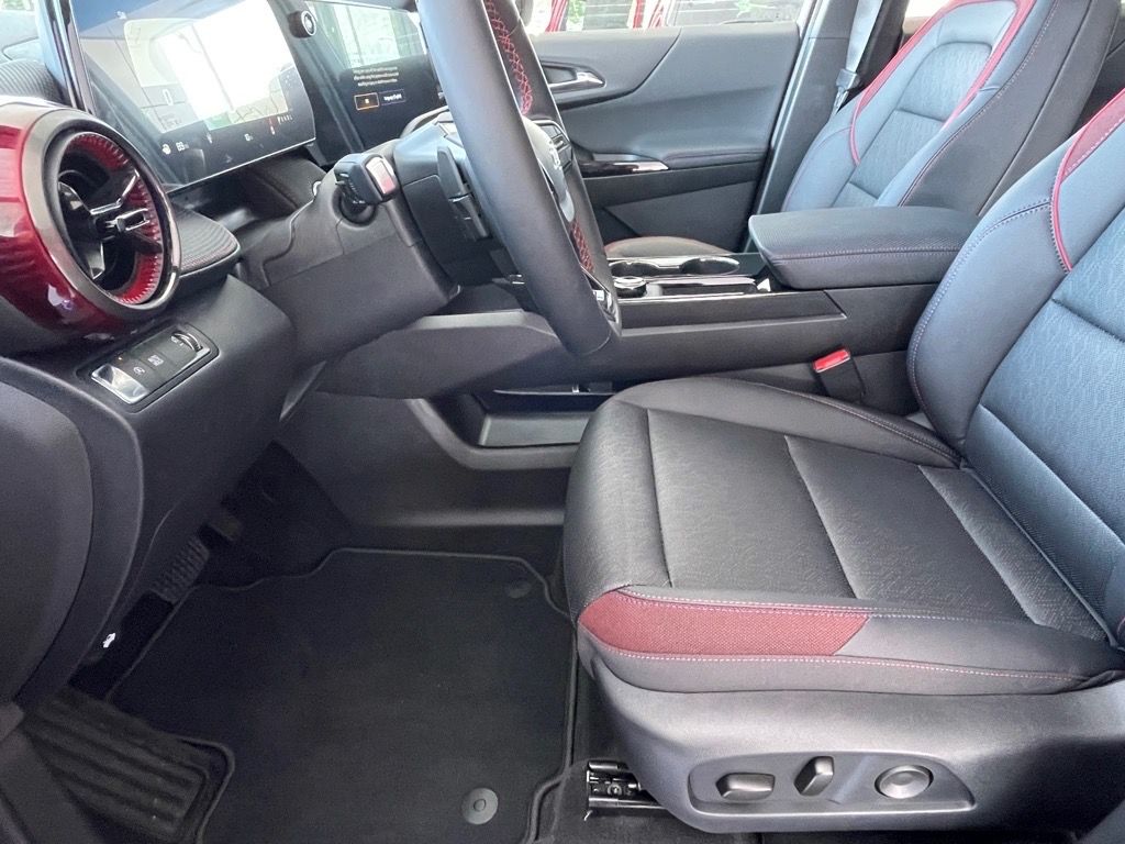 2026 Chevrolet Equinox FWD RS Image 13 of 25