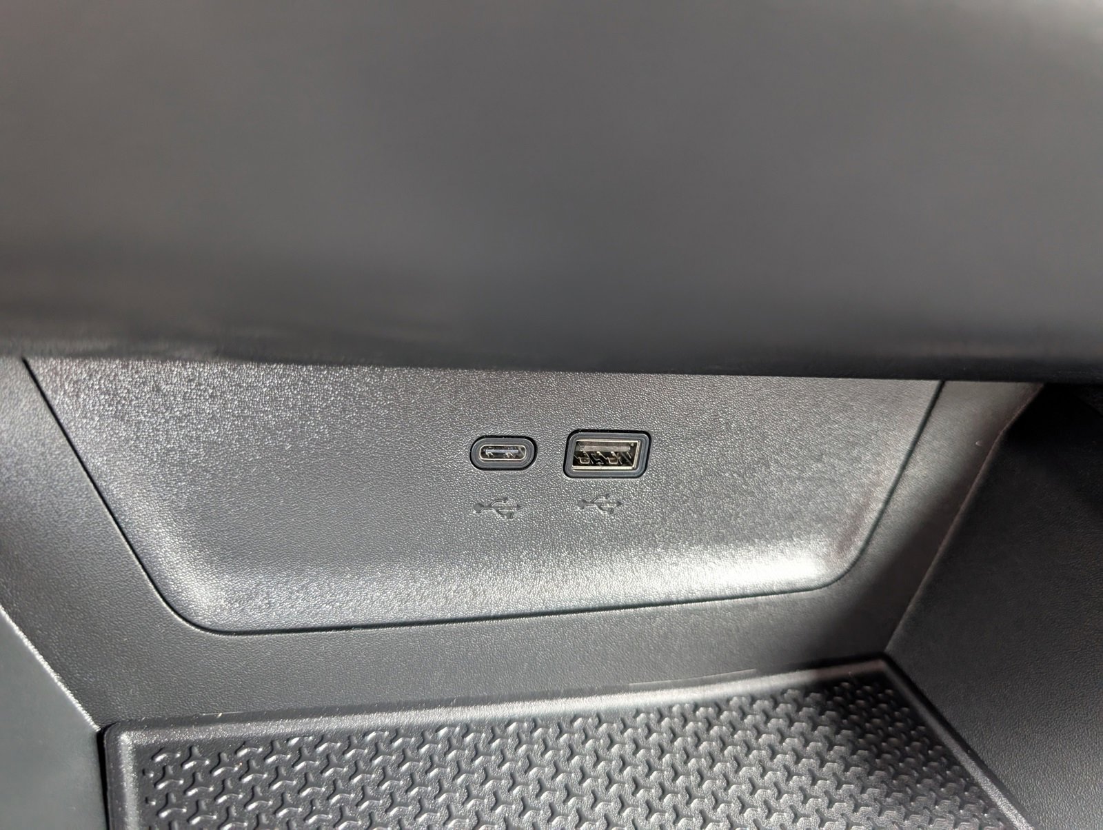 Vehicle image 23 of 24
