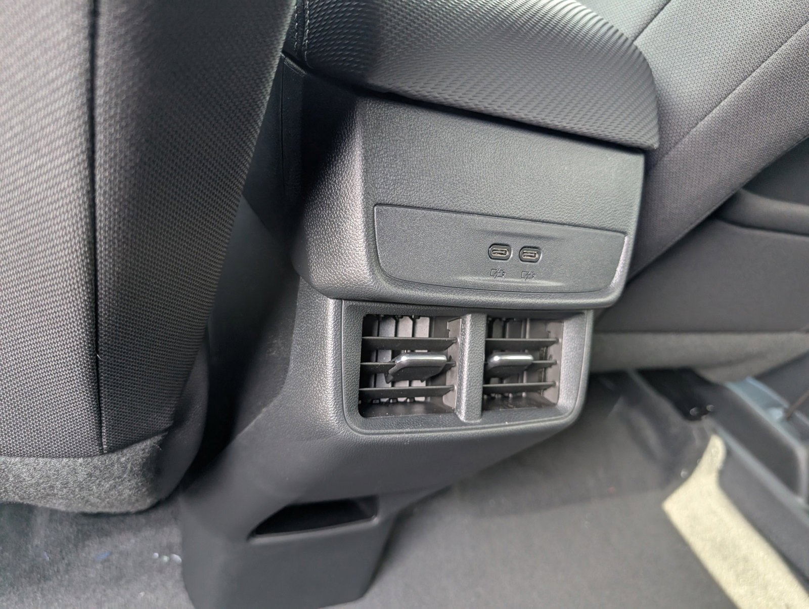 Vehicle image 21 of 24