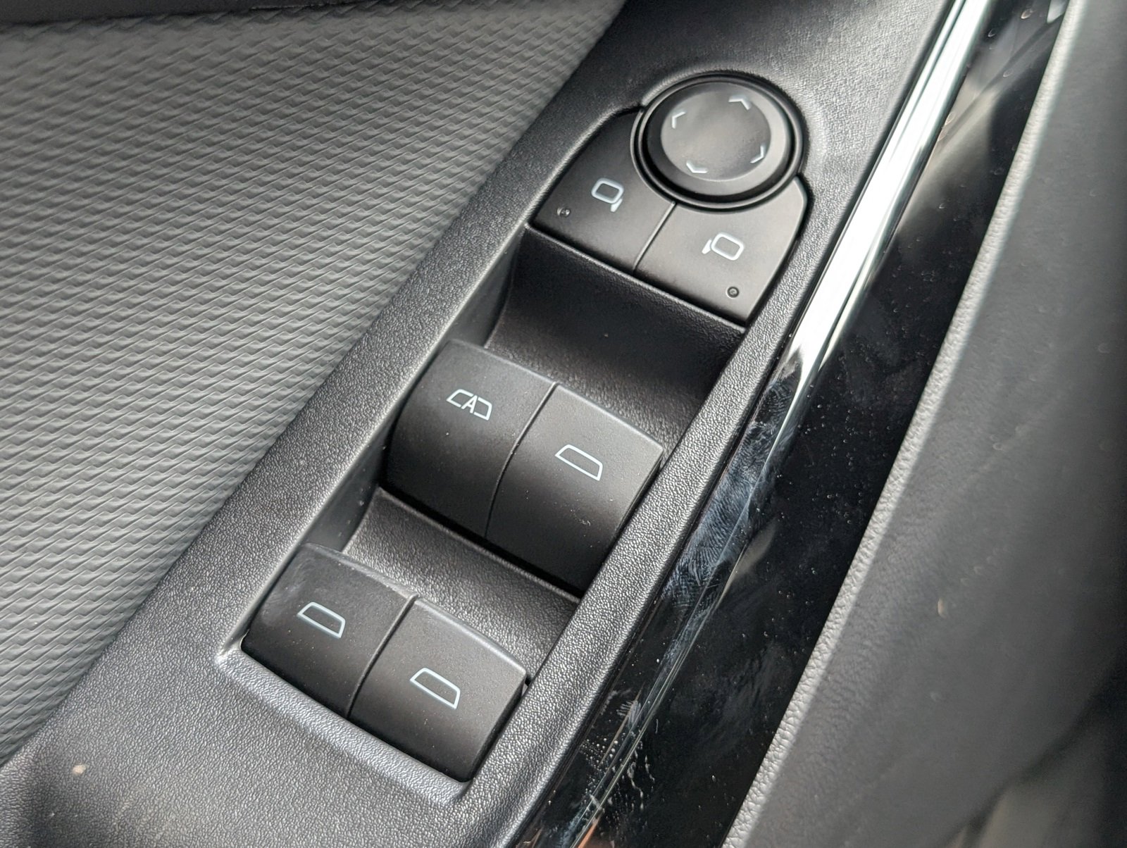 Vehicle image 16 of 24