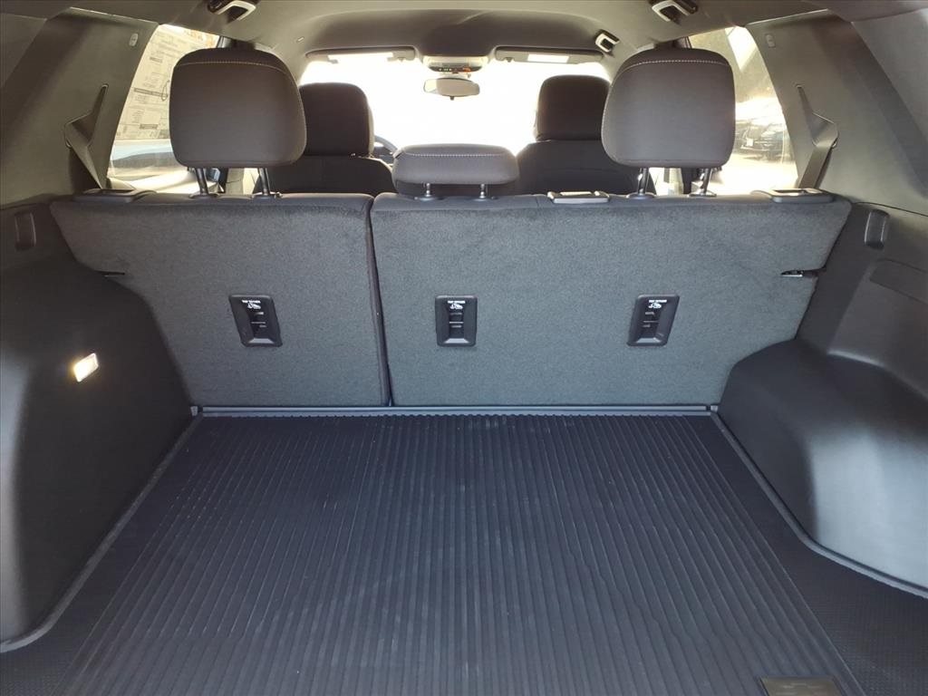 2026 Chevrolet Equinox FWD LT Image 7 of 24