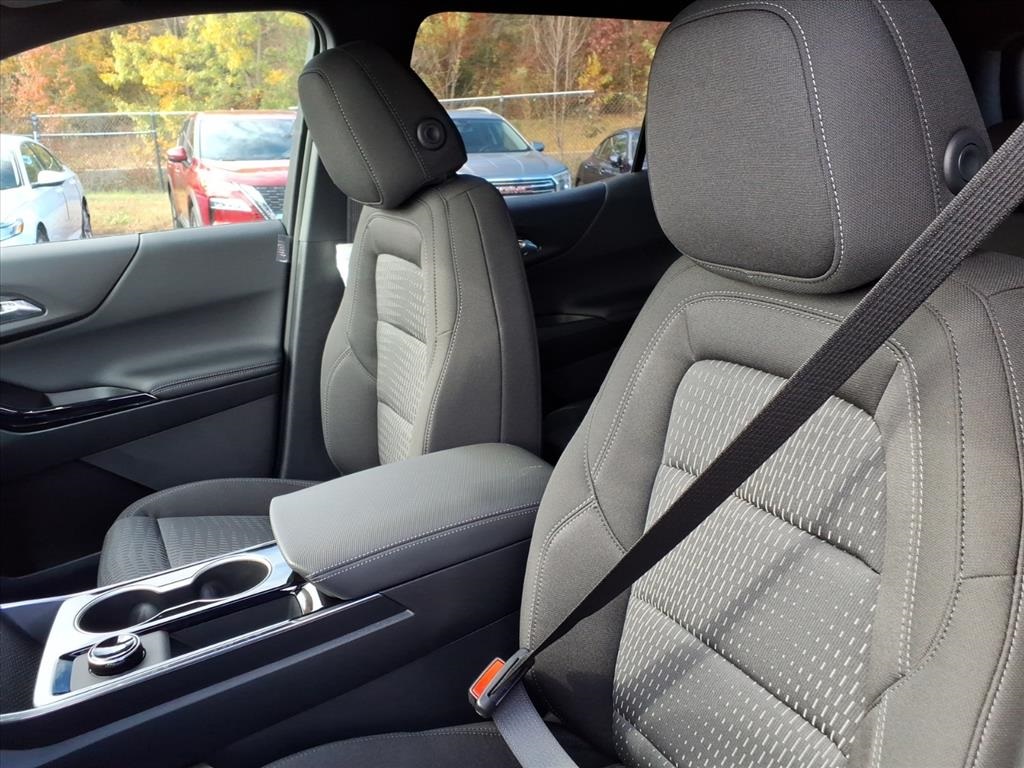 2026 Chevrolet Equinox FWD LT Image 9 of 24