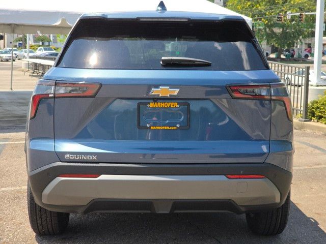2026 Chevrolet Equinox FWD LT Image 5 of 28