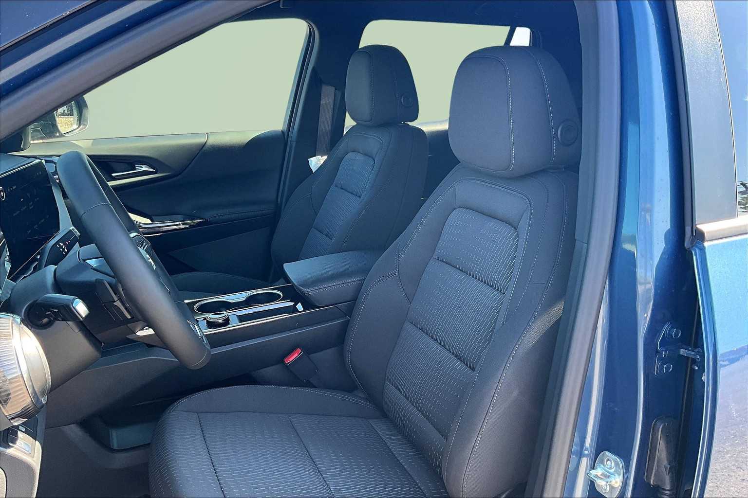 2026 Chevrolet Equinox FWD LT Image 7 of 13