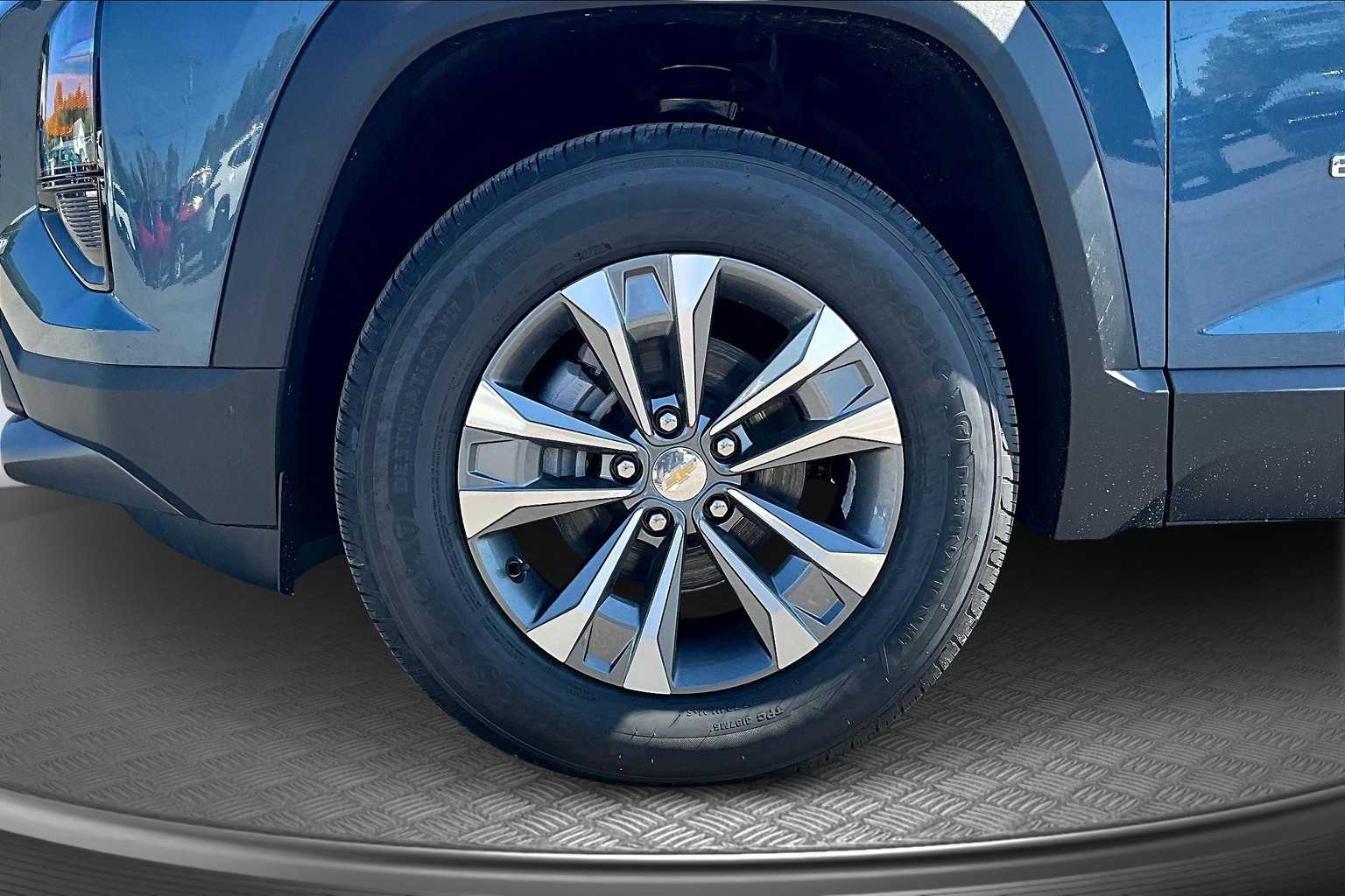 2026 Chevrolet Equinox FWD LT Image 6 of 13