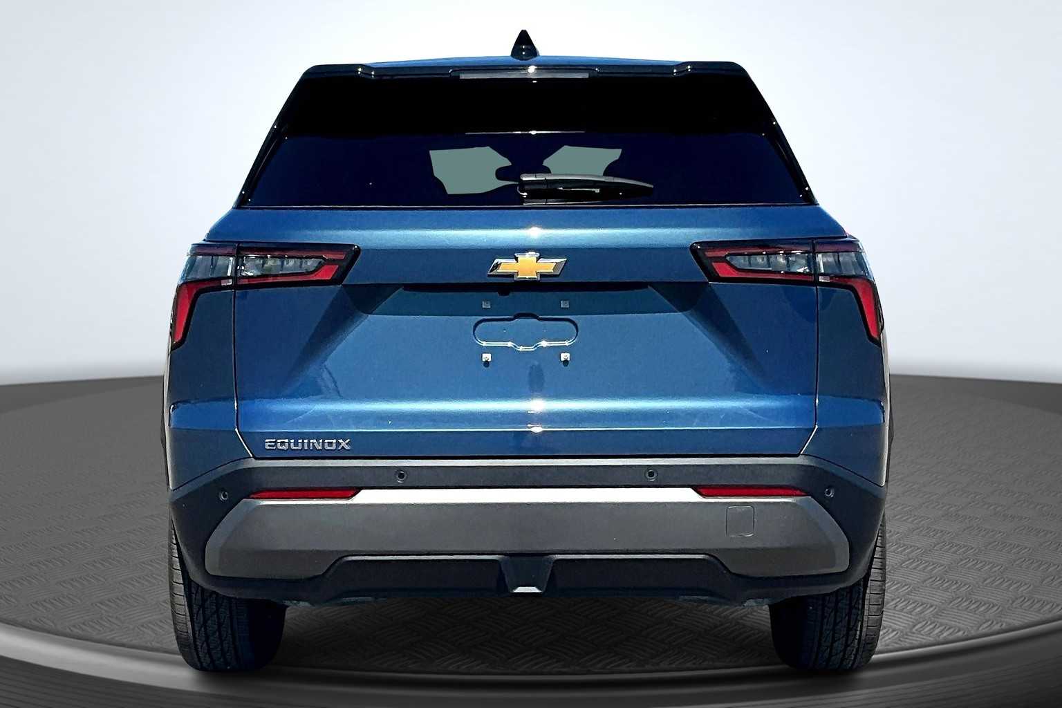 2026 Chevrolet Equinox FWD LT Image 3 of 13