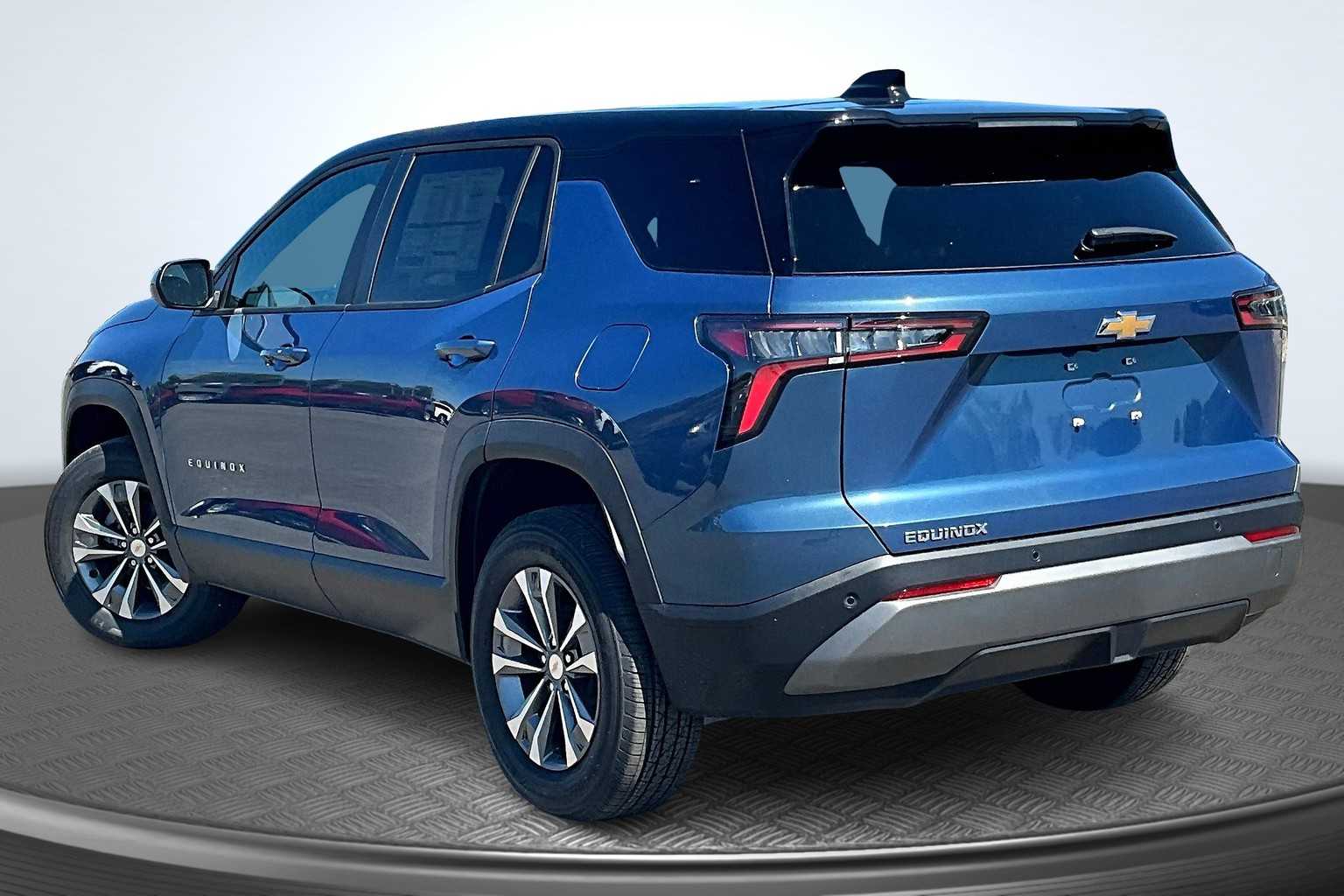 2026 Chevrolet Equinox FWD LT Image 4 of 13