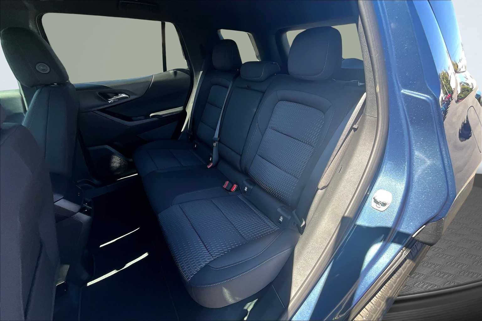 2026 Chevrolet Equinox FWD LT Image 8 of 13