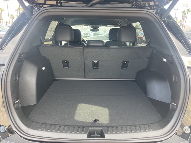 2026 Chevrolet Equinox FWD LT Image 8 of 23