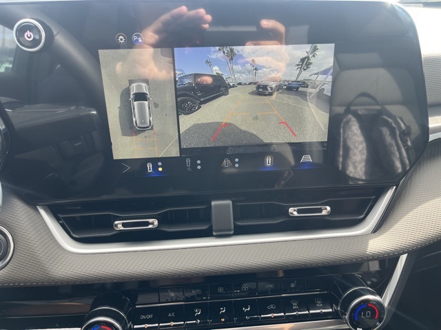 2026 Chevrolet Equinox FWD LT Image 16 of 23