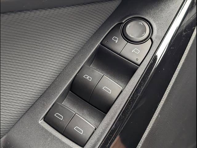 Vehicle image 21 of 27