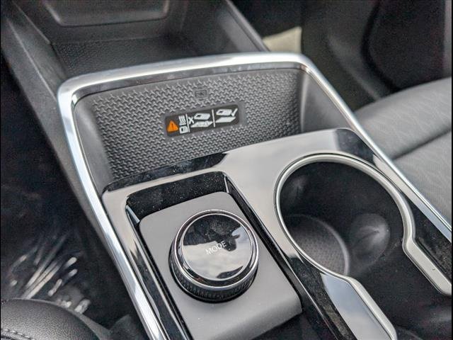 Vehicle image 17 of 26