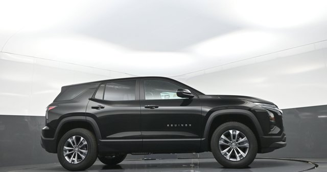 2026 Chevrolet Equinox FWD LT Image 8 of 53