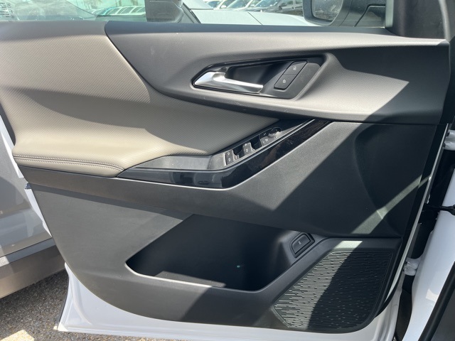 2026 Chevrolet Equinox FWD LT Image 16 of 23