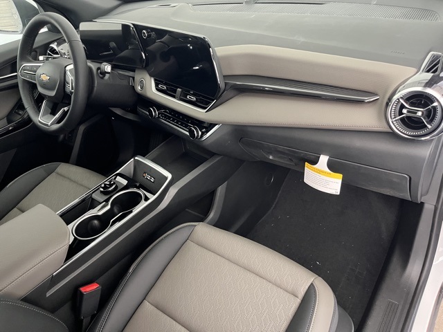 2026 Chevrolet Equinox FWD LT Image 11 of 23