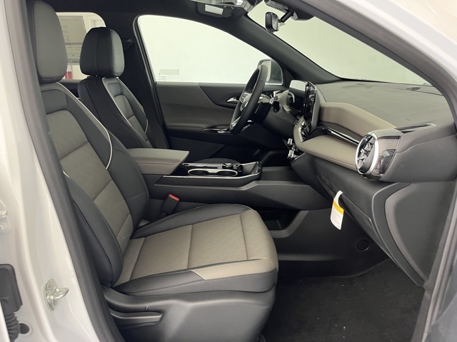 2026 Chevrolet Equinox FWD LT Image 9 of 23