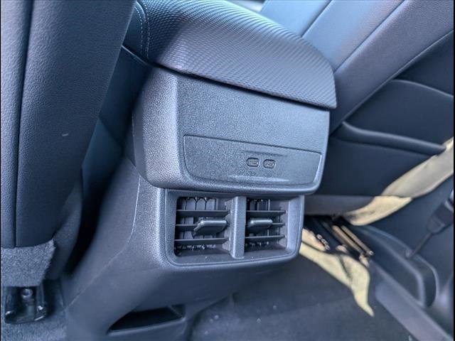 Vehicle image 18 of 24