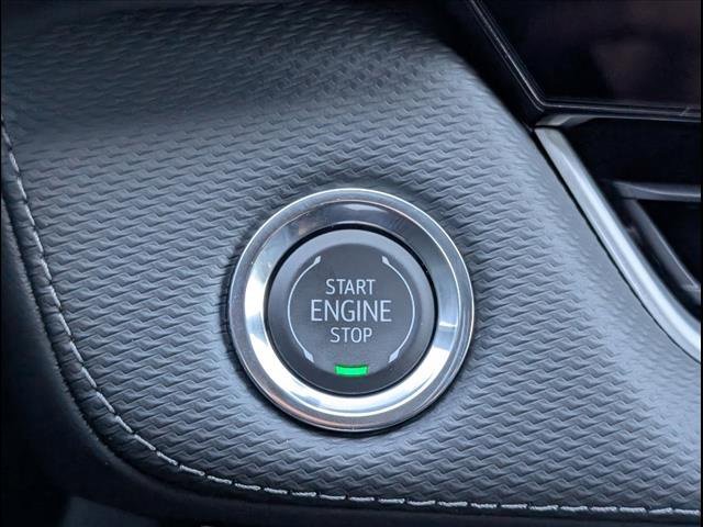Vehicle image 21 of 24