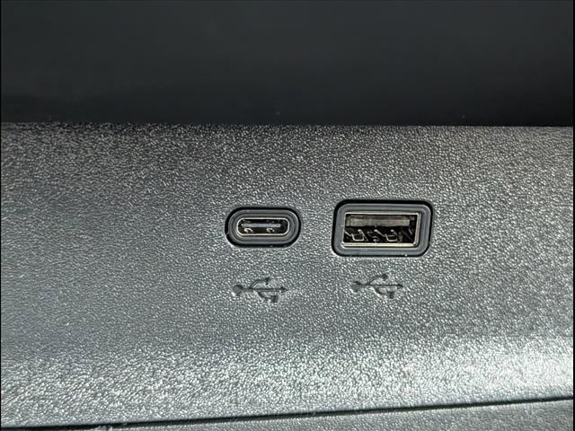 Vehicle image 22 of 24