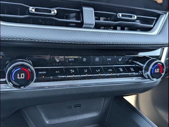 Vehicle image 19 of 24